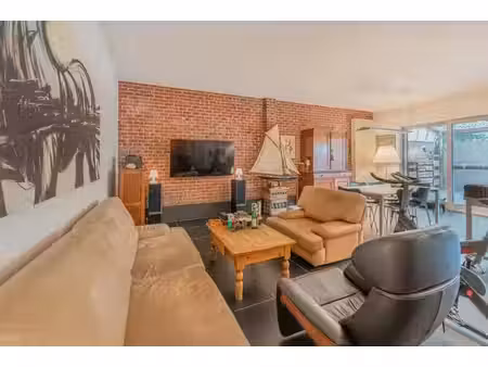 spacieuse maison avec 5 chambres  entrepôt et jardin