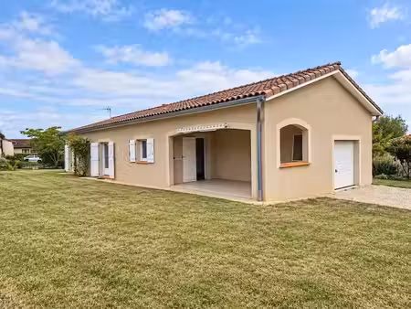 location maison 5 pièces 110 m² à lombez (32220)  900 €