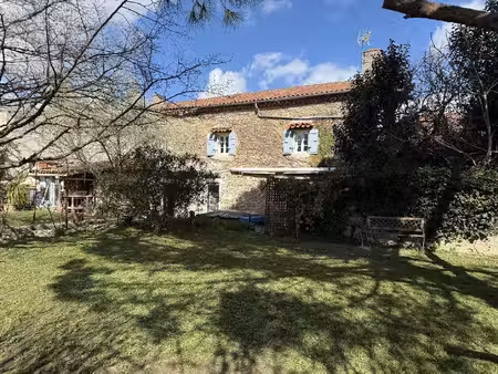 maison de village magnifiquement rénovée avec jardin