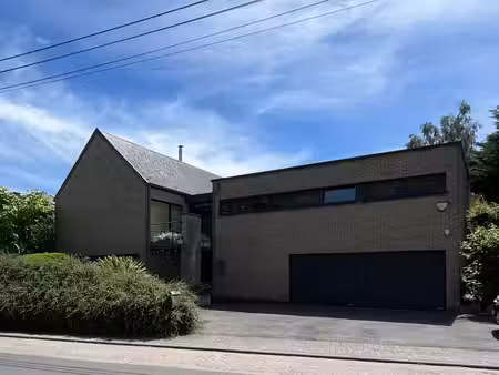villa contemporaine  4 ch + partie professionnelle  320 m2