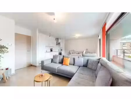 joli appartement à la louvière