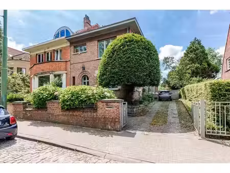 une maison avec piscine quartier wolvendael