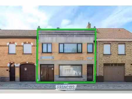 maison de famille à rénover sur un vaste terrain (514 m²) avec 5 chambres à leffinge
