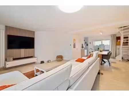 voici la traduction en français :grand appartement en duple