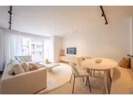 meublé - magnifique appartement rénové de 3 chambres près d