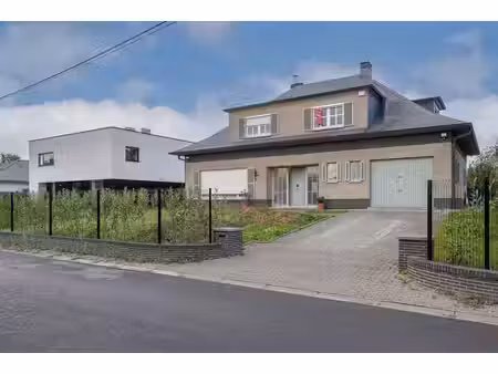 grande maison avec 4 chambres