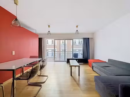 place stéphanie - magnifique studio meublé + terrasse !