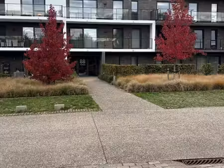 appartement au rez-de-chaussée avec 2 chambres et un garage