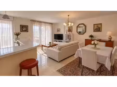 viager hyères : appartement 80 m² avec terrasse et box  proche du centre