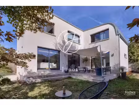 maison de luxe à vendre dans le quartier plaine des courlis
