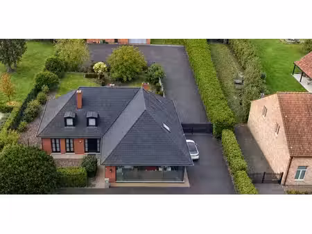 bâtiment commercial à vendre à paal pour € 880.000 avec 4 chambres à coucher