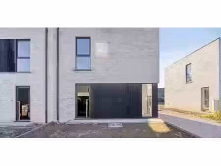 maison à louer à melle pour € 1.650 avec 3 chambres à coucher