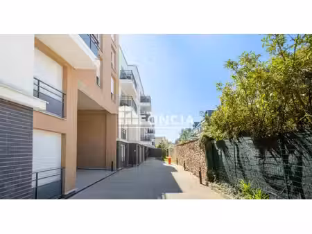 appartement de 2023 en centre-ville avec balcon et parking en sous-sol