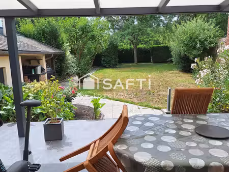maison individuelle ville avec grand jardin