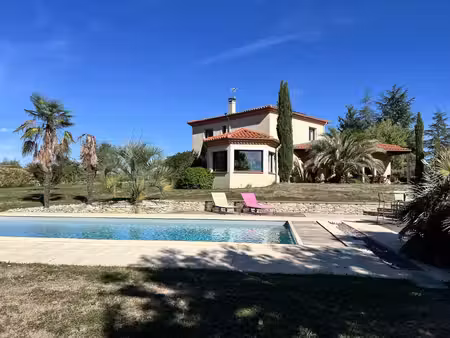 belle propriété aux portes du bourg