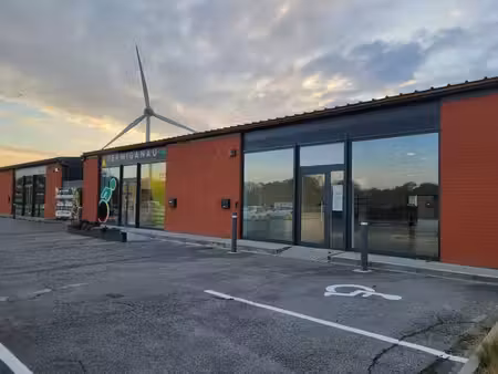 local commercial lumineux avec parking