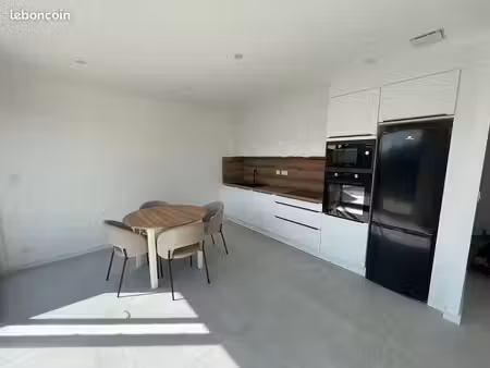 à louer – appartement neuf meublé de 2025 avec terrasse et vue magnifique