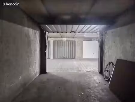 garage parking box fermé 15m²