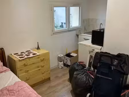 joli studio meublé avec jardin