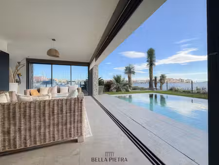 marina de 233m² avec piscine