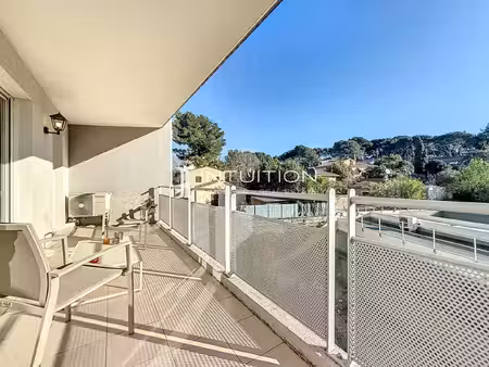 le cannet - rocheville : appartement meublé 3 pièces avec terrasse et garage