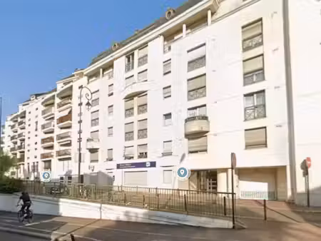 location - charenton le pont - grand studio meuble avec terr