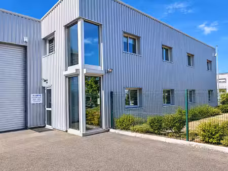à vendre ensemble immobilier commercial et industriel zo