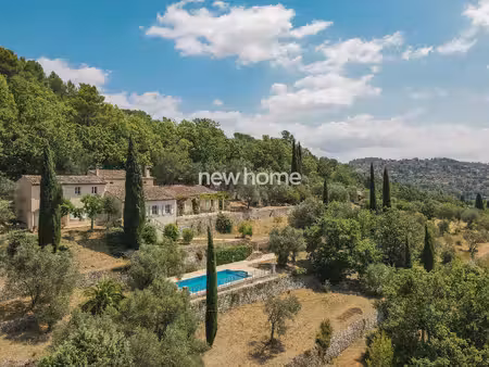 belle propriété avec vue magnifique  pisicne et 3 garages