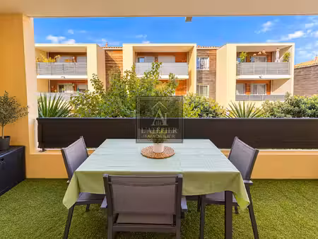 appartement t3 avec terrasse et stationnement