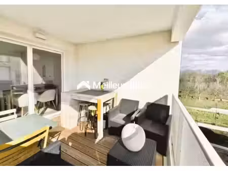 très beau t3 avec terrasse  parking et climatisation