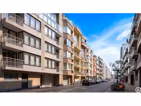 double box garage +grand débarras  à prox de la place rubens