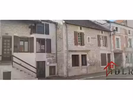 jolie maison à rénover  sept pièces  197 mètres arrés habita