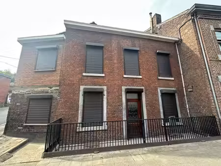 jolie maison pleine de potentiel