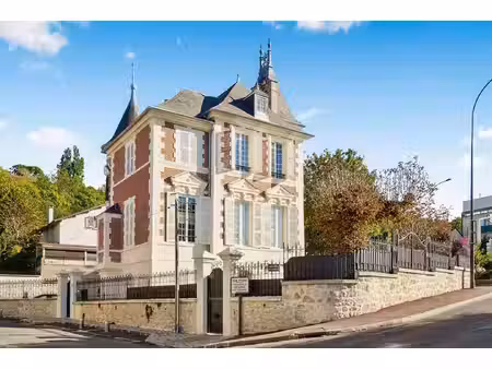 chennevières-sur-marne - manoir du xviie restauré  vendu en bloc avec 6 logements