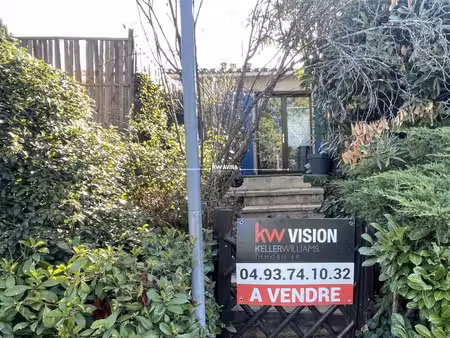 à vendre - maison mitoyenne 2 côtés  2 pièces située à tourrettes (83440)