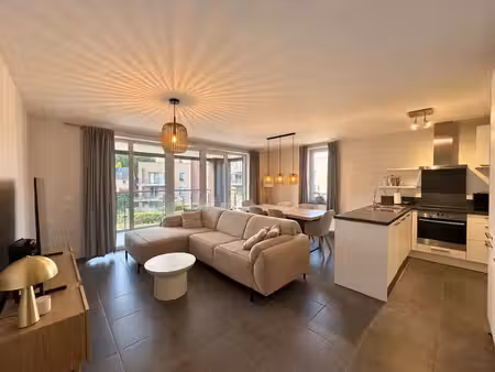 spacieux appartement 3 chambres avec terrasse et parking