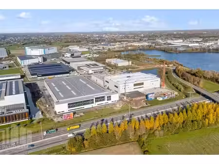 uitstekend gelegen kantoorruimte van 998 m² met visibilit...