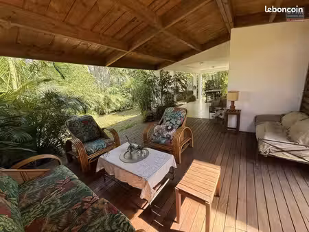 à terre sainte  une grande maison f6 en r+1de 172 37 m² utiles avec deux varangues  implan