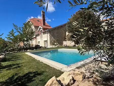 maison entièrement rénovée avec charme – 135 m² – piscine chauffée