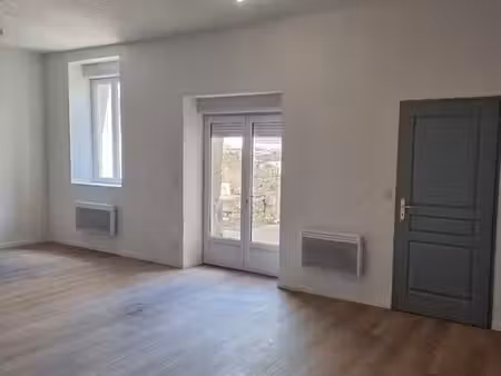 t2 bis duplex 62m² + cour interieur - miramont de guyenne