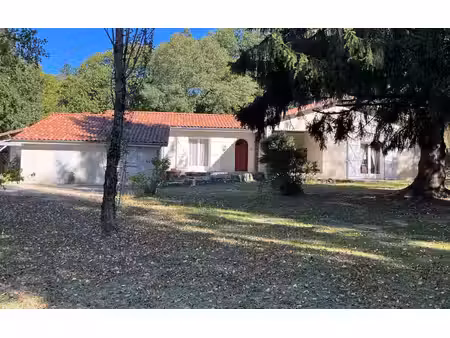maison roumazières-loubert 205 m² t-9 à vendre  317 500 €