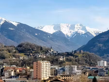 t2 avec grande terrasse et garage