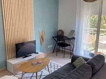 appartement 2 pièces rénové avec balcon et parking