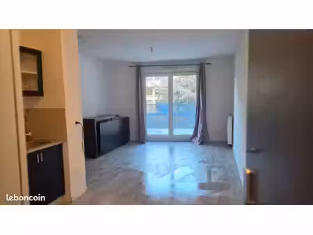 ? à louer – f2 meublé avec balcon et ascenseur