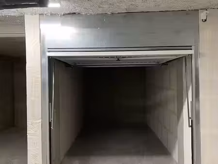 box/ garage fermé  sécurisé