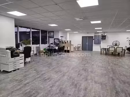bureau rénové de 299 m2 à vendre à cergy au prix de 325000 euros