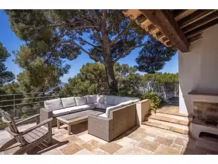 villa de luxe à vendre dans le quartier le faron-fort-rouge