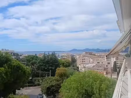 f1 meublé de 35 m² avec terrasse de 20m² vue mer et parking