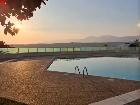 2 pieces meuble / corniche fleurie