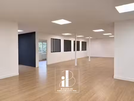 fontainebleau avon bureaux avec local stockage de 176 m²